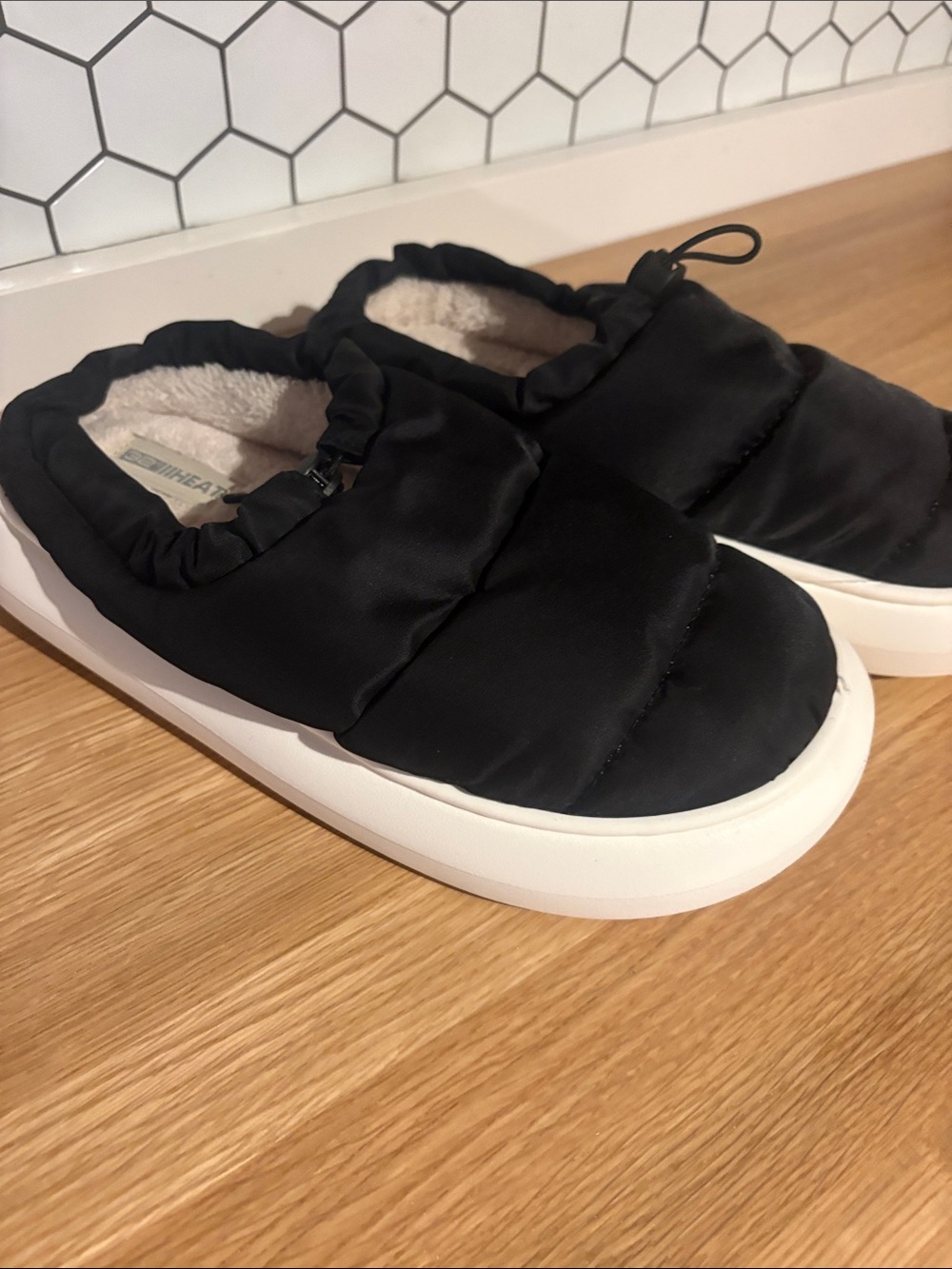 Black Cozy Slip-On Slippers women’s!!